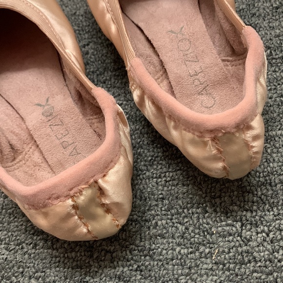 Ballet Pointe Shoes: Capezio Cambré 1127W 6.5M Modified/Gently Used - Picture 5 of 6